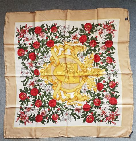 carre soie burberry ebay|Ancien foulard carré de soie Burberry vintage silk scarf .